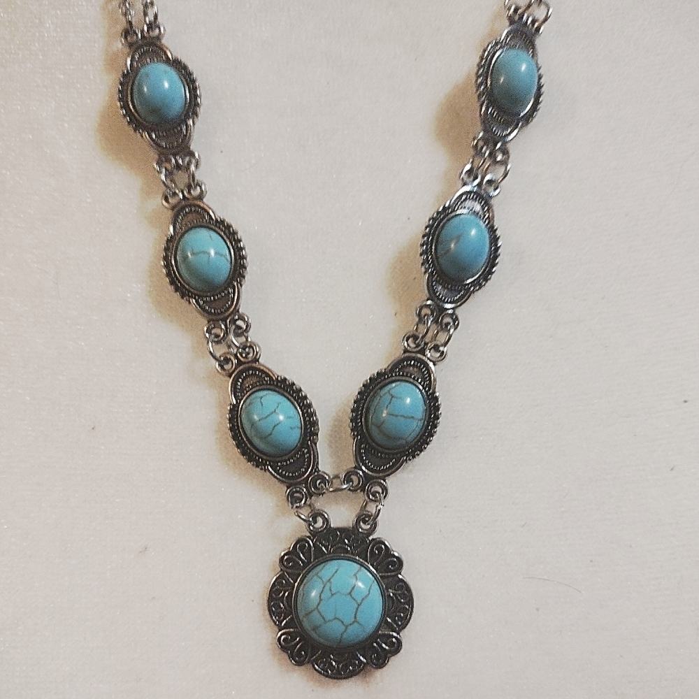 Silvertone Simulated Turquoise Stone Necklace NWOT
